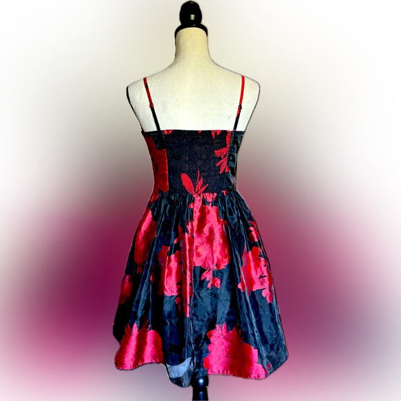 JESSICA SIMPSON FLORAL MINI DRESS - Picture 2 of 6